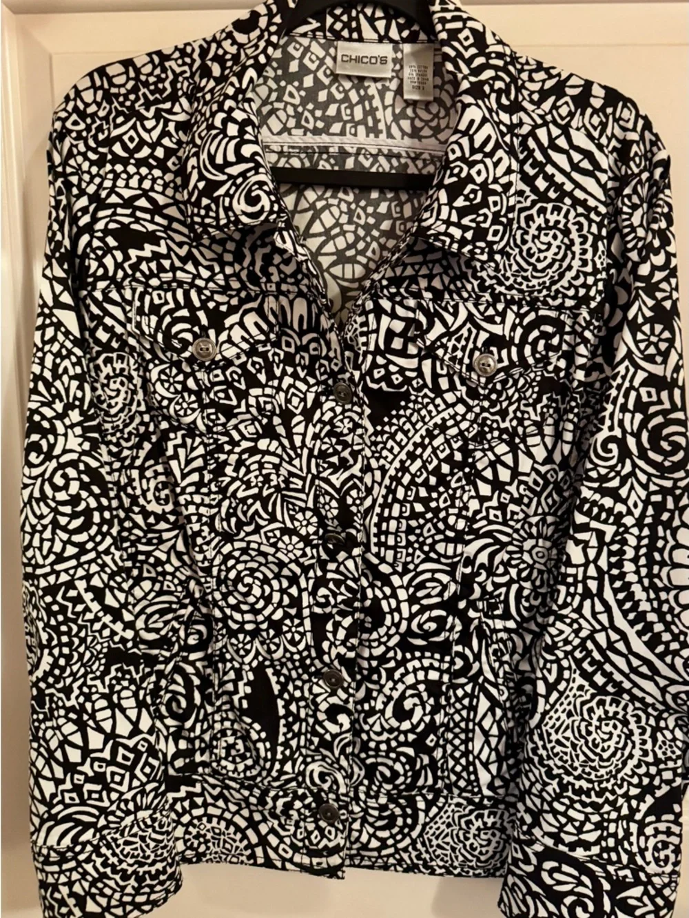 Chico's Black & White Graphic Swirl Button-Down Shirt Jacket - Picture 10 of 11